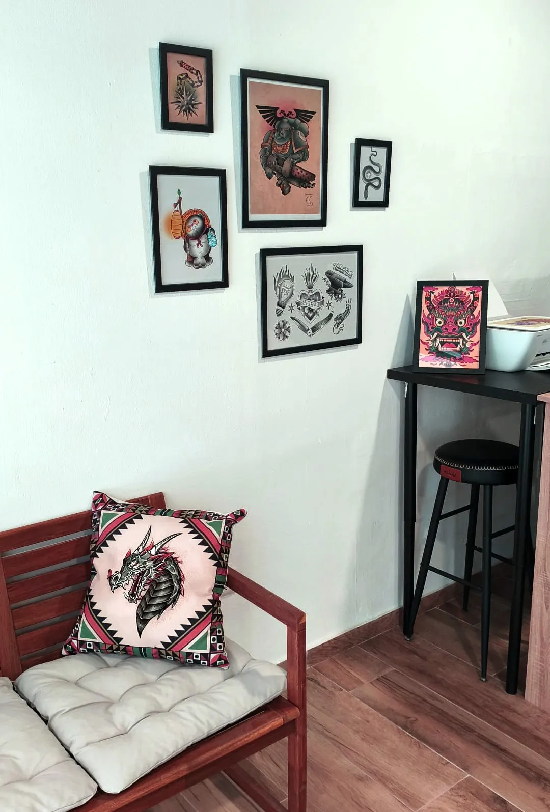 Interior y recepción del estudio Kobold Tattoo
